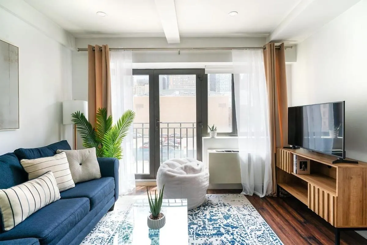 809-3A 1Br Columbus Circle Elevator W&D Apartment New York