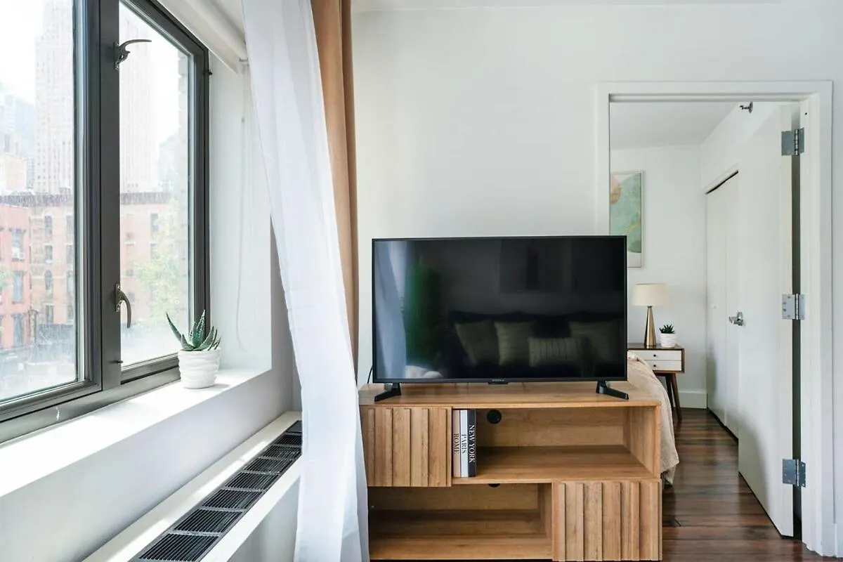 809-3A 1Br Columbus Circle Elevator W&D Apartment New York