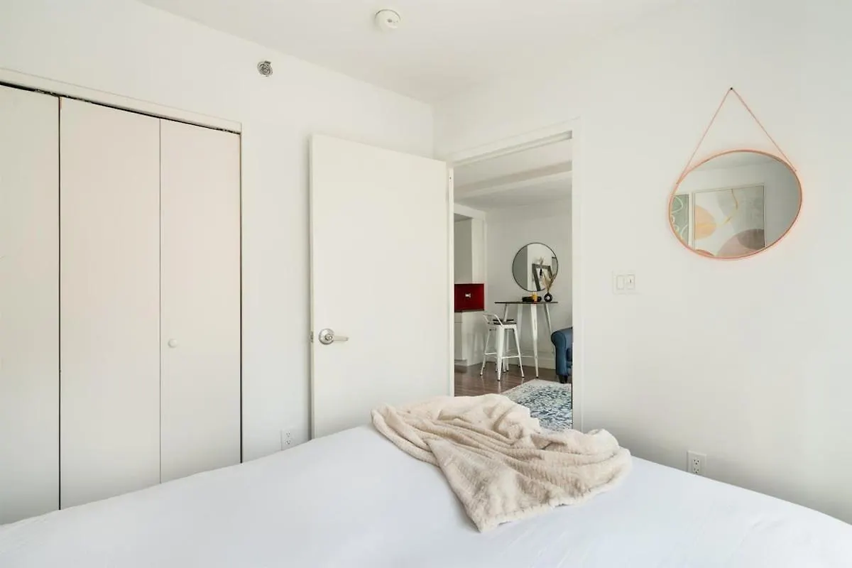 809-3A 1Br Columbus Circle Elevator W&D Apartment New York