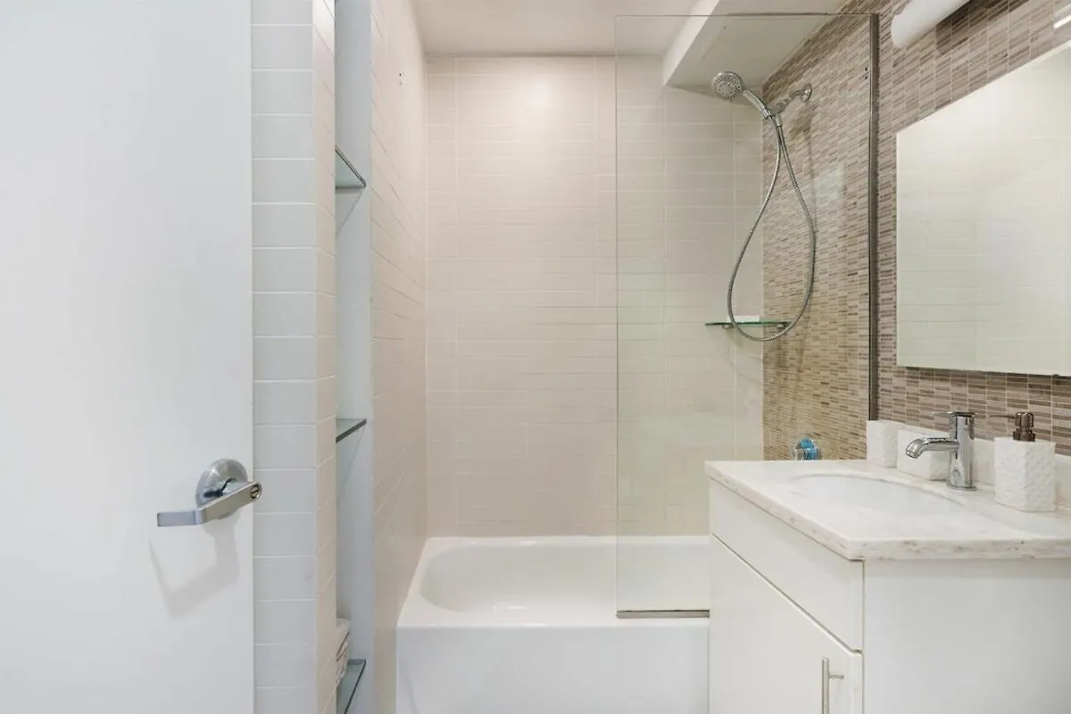 809-3A 1Br Columbus Circle Elevator W&D Apartment New York